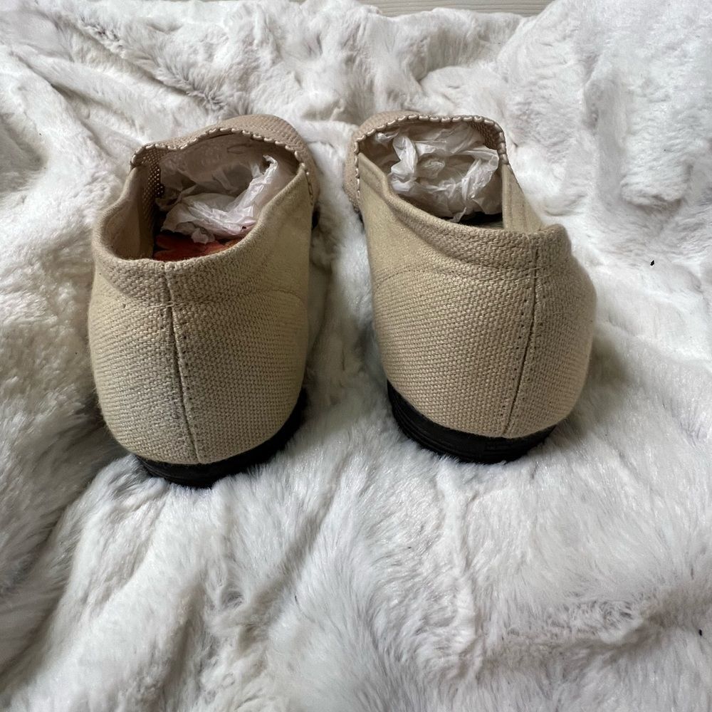Shoes   - Picture 6 of 8